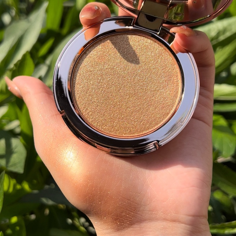 Pressed Powder shimmer vegan highlighter palette