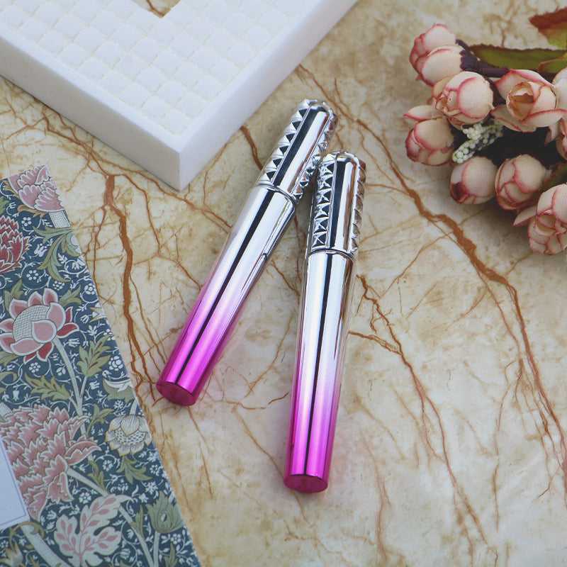 Large capacity mascara tube