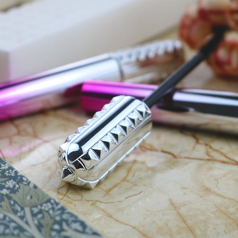 Large capacity mascara tube