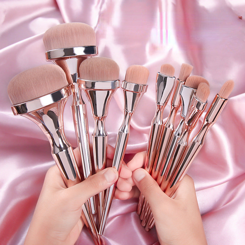 Complete set of makeup brushes