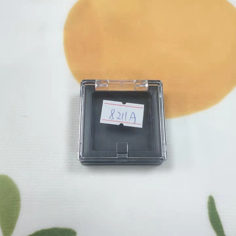 Flip-top monochrome eyeshadow box