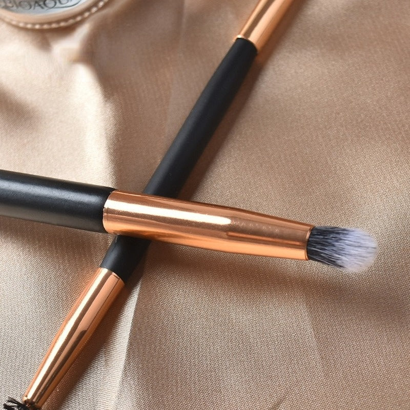 Eye shadow smudge double-ended brush