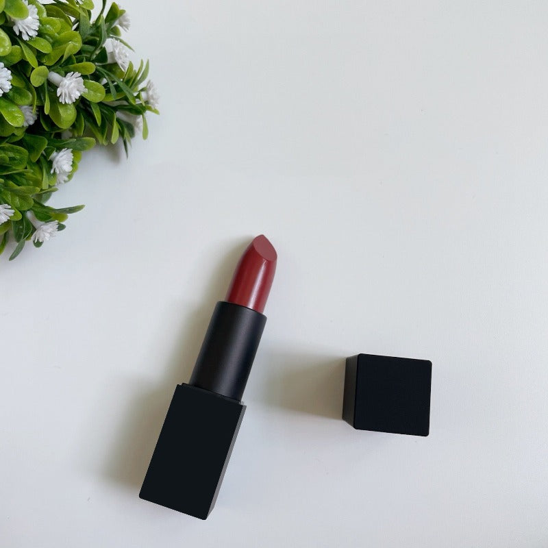 Long-Lasting Matte Lipstick